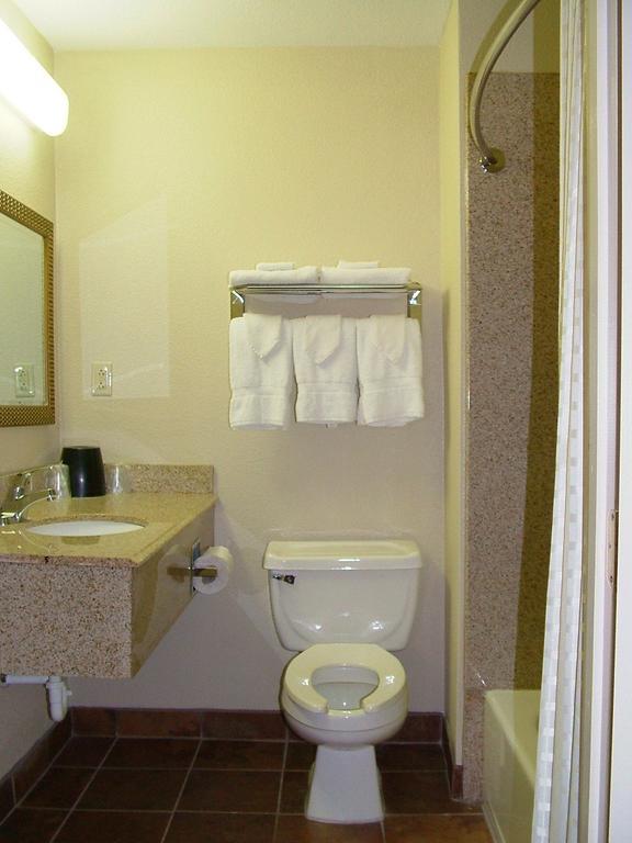 Budget Inn مونرو الغرفة الصورة